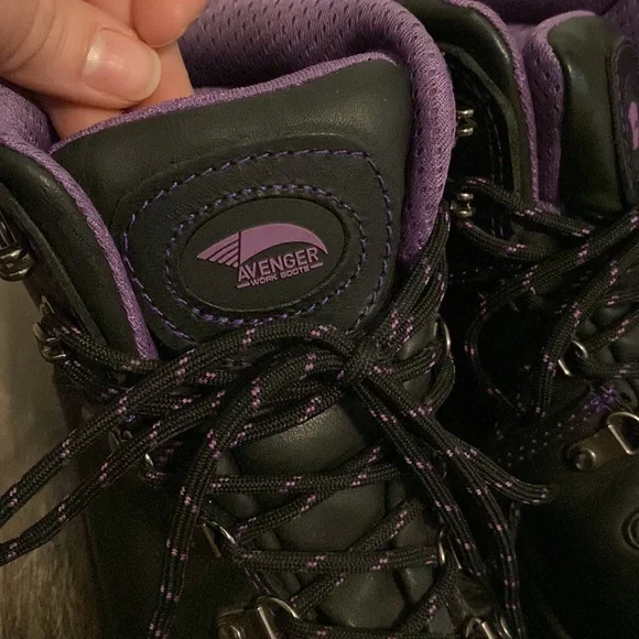 Avengers work boot Size 7.5 - Picture 2 of 9